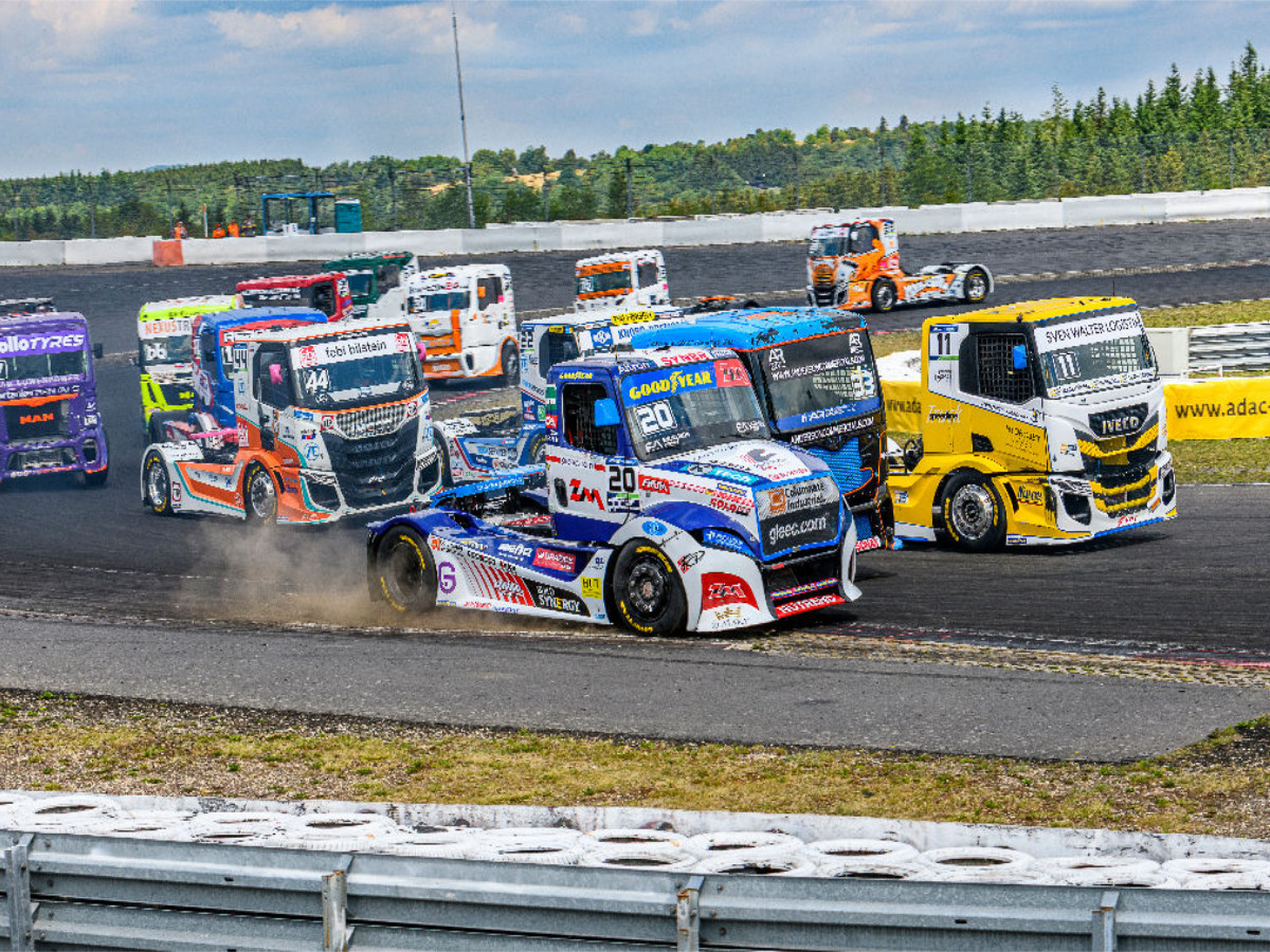 Erbitterter Fight im Verfolgerfeld