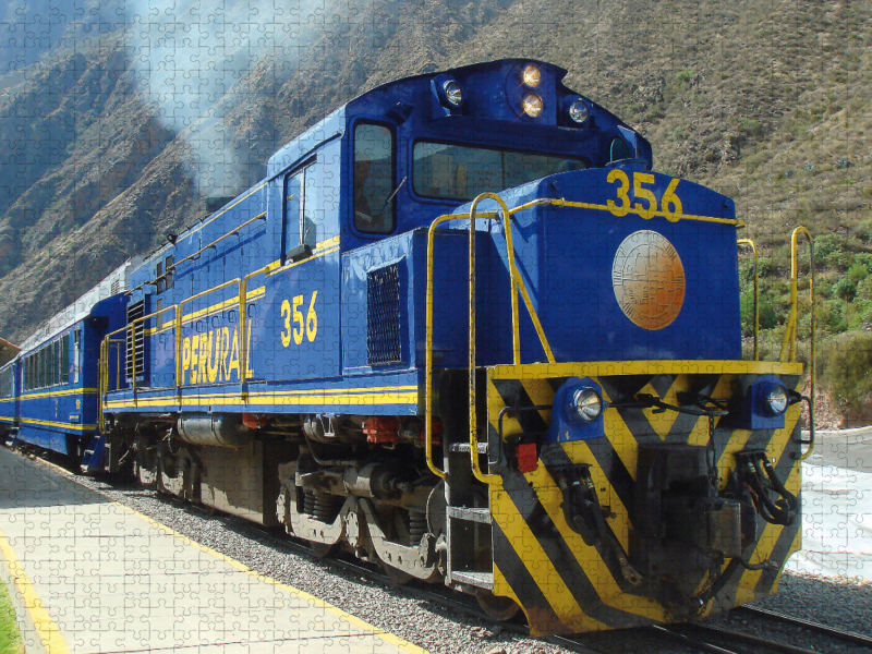 Peru Rail Bahnhof Ollantaytambo, Schmalspur-Dieselbahn nach Machu Picchu.