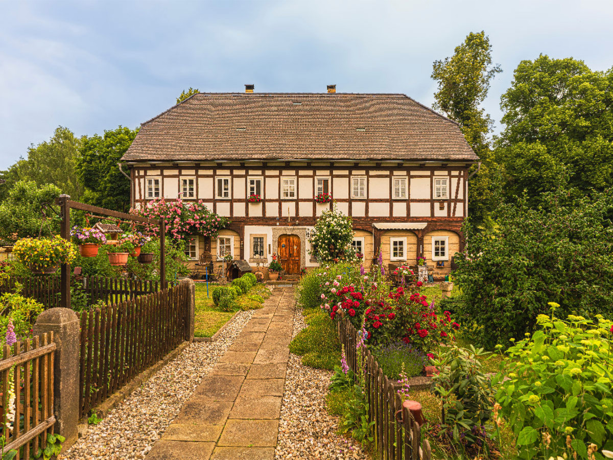 Umgebindehaus in Großschönau (1352 gegründet) hat ca. 660 Umgebindehäuser welche als Unikate erhalten sind.