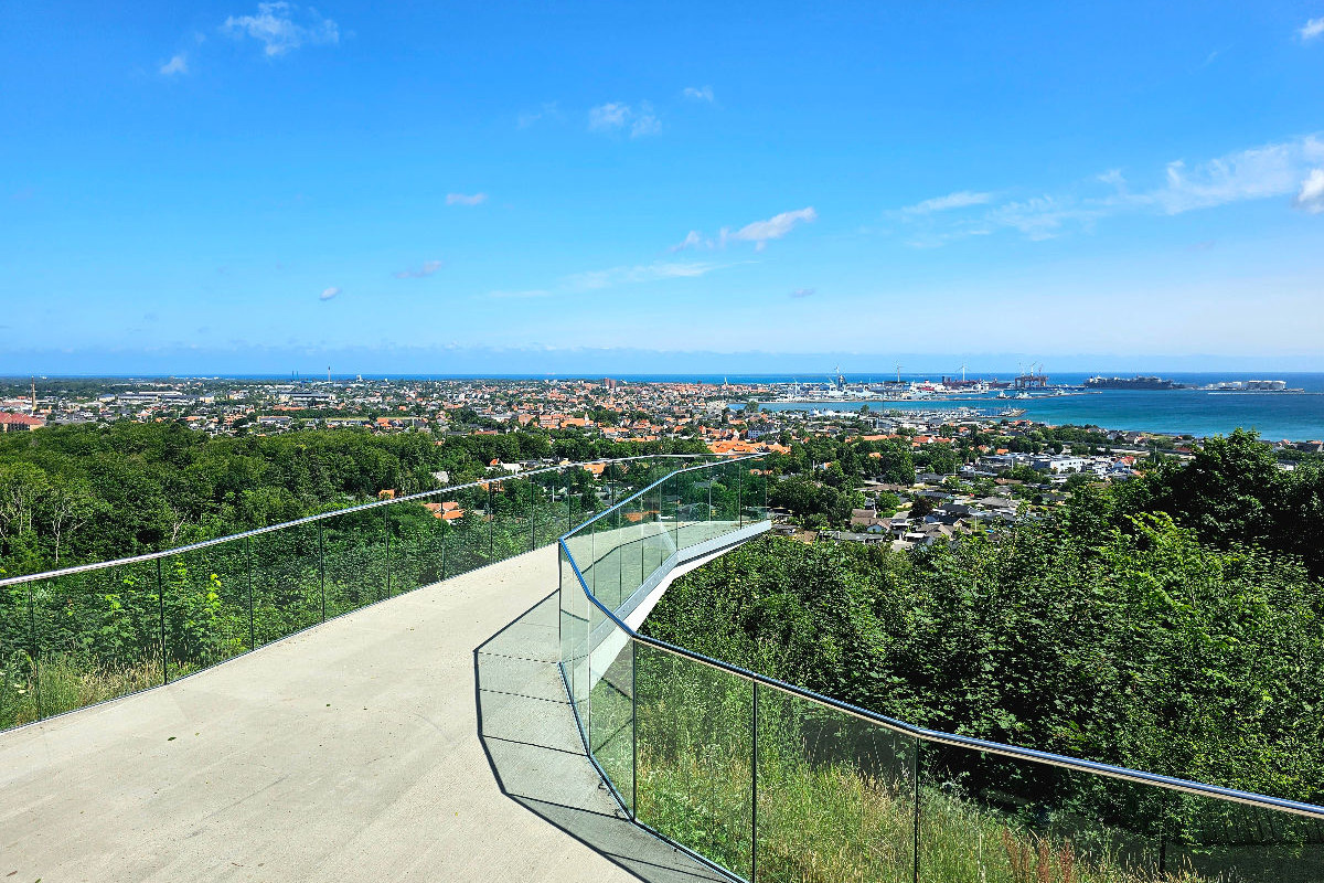 Blick auf Frederikshavn von der Aussichtsplattform Pikkerbakken