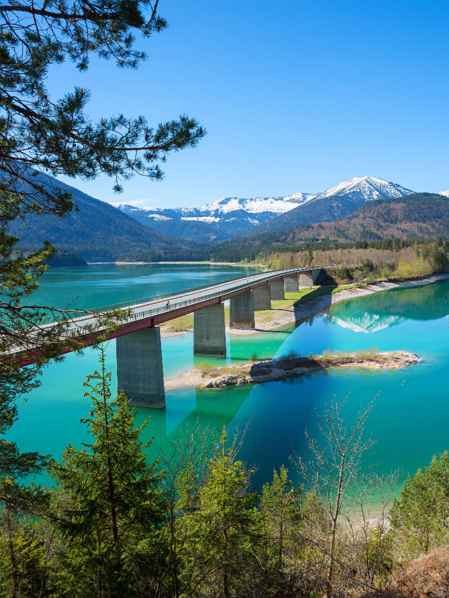 Brücke über den Sylvensteinsee