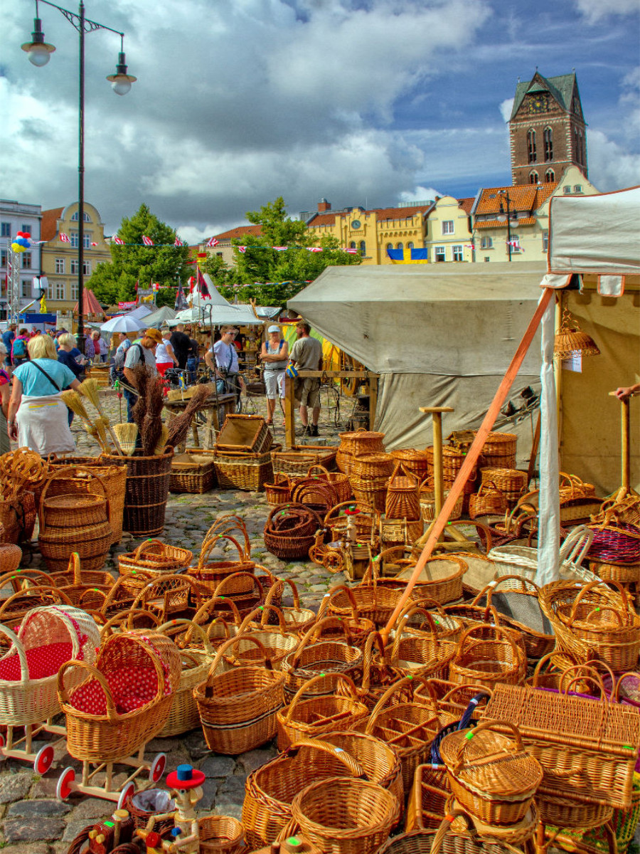 Wochenmarkt auf dem Wismarer Marktplatz