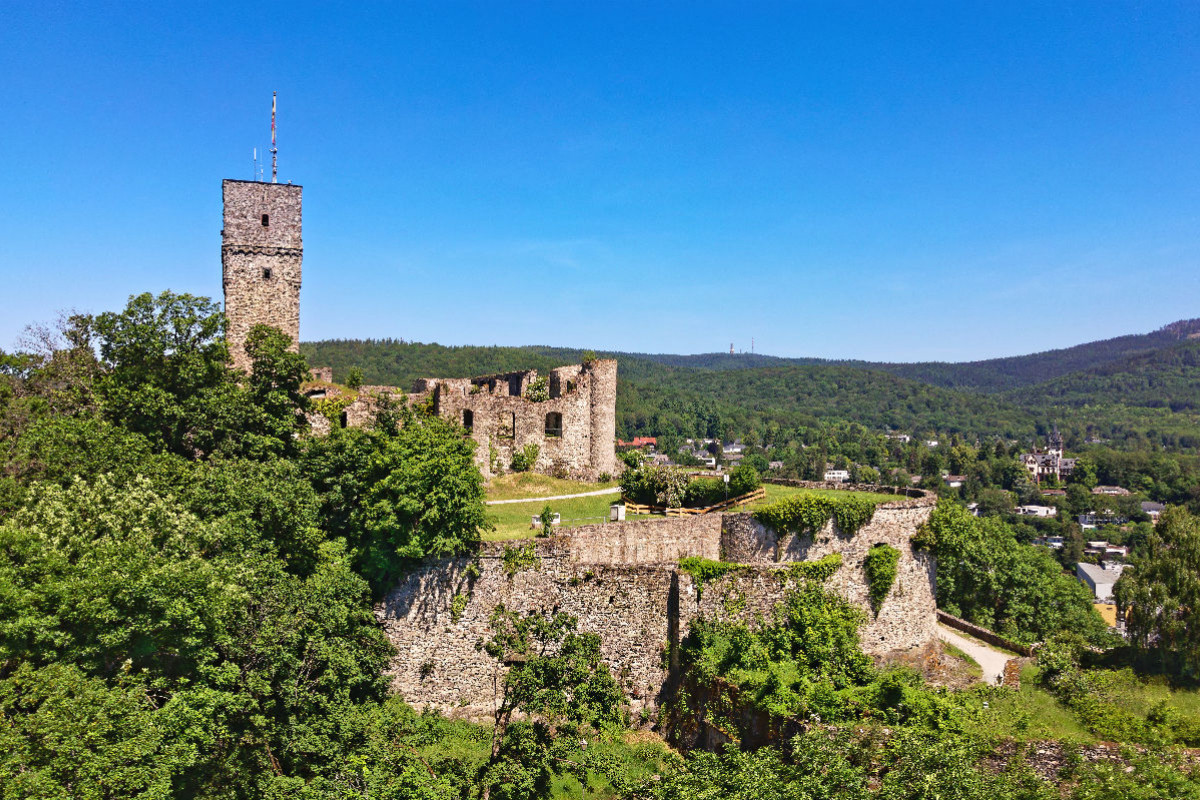 Opulente Spitzenpracht: Burg, Feldberg und Villa Andreae