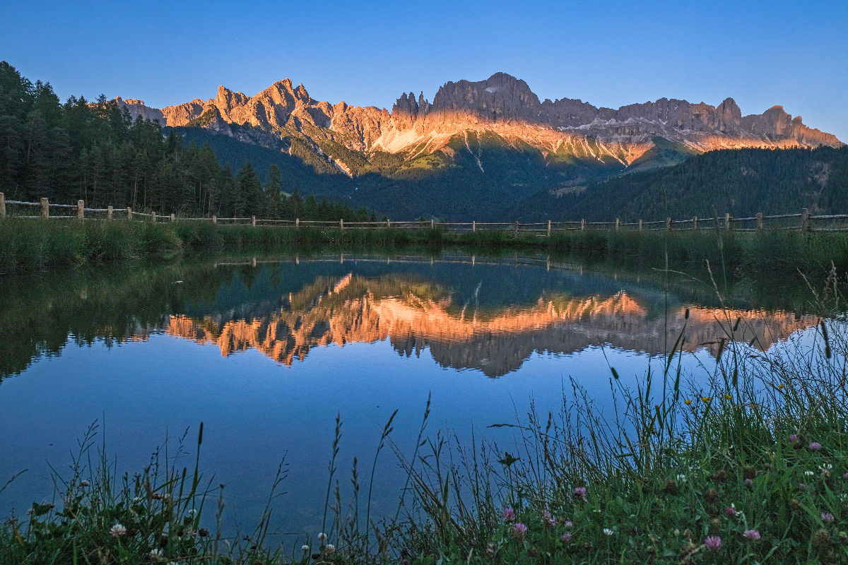 Wuhnleger Weiher im Abendlicht