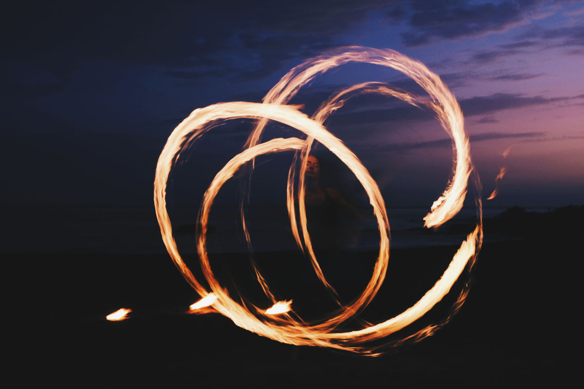 Feuertanz am Strand