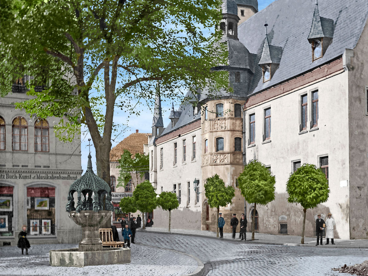 Aschersleben - Rathaus und Hennebrunnen um 1906 (aus Schwarzweiß)