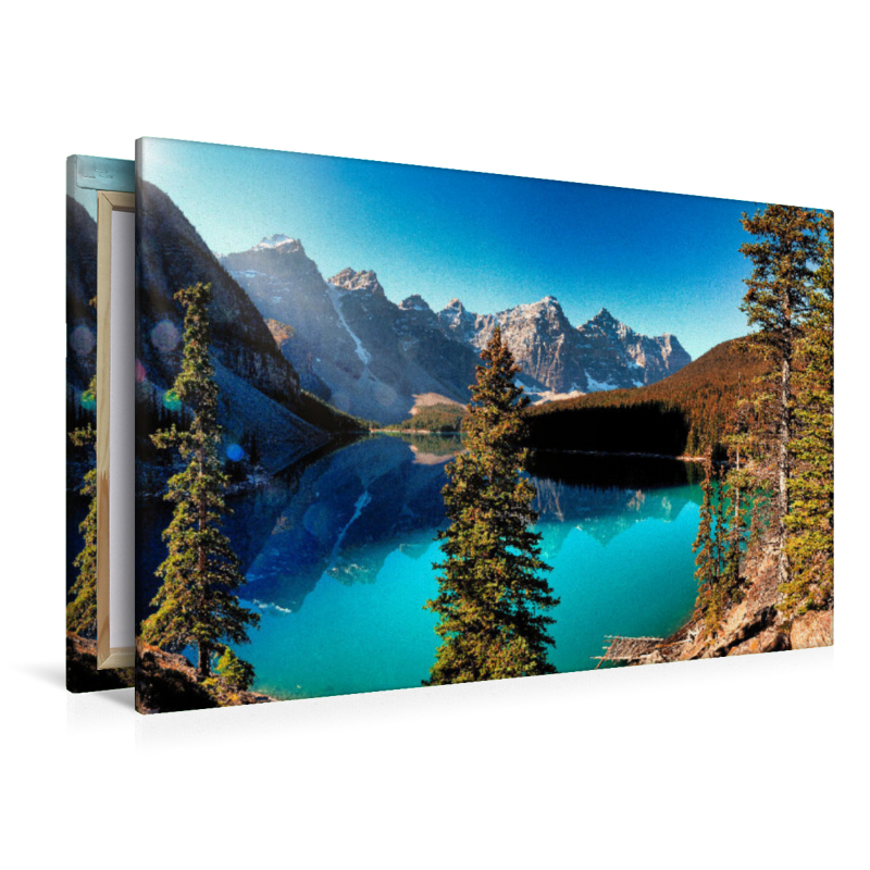 Das beeindruckende Panorama über den Moraine Lake zeigt die ganze Schönheit der kanadischen Rocky Mountains.