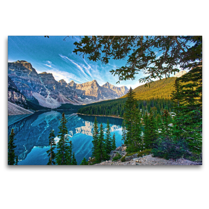 Das beeindruckende Panorama über den Moraine Lake zeigt die ganze Schönheit der kanadischen Rocky Mountains.