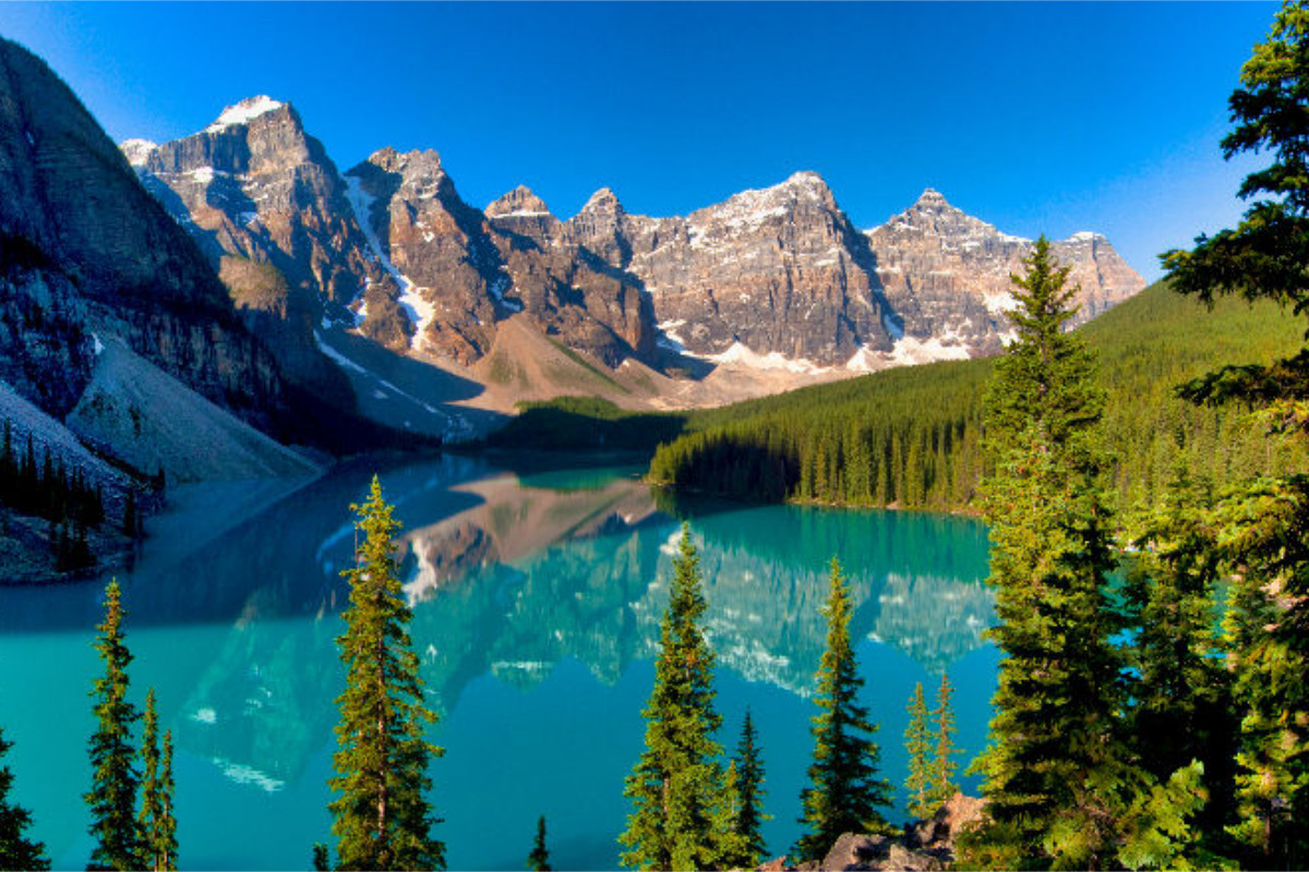 Ein Motiv aus dem Kalender Moraine Lake, Alberta/ Kanada