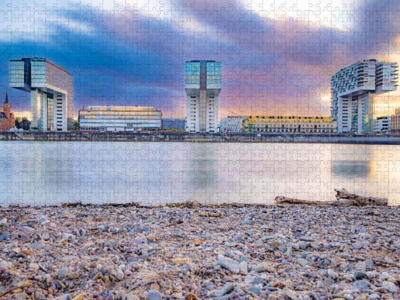 Der Rheinauhafen kurz nach Sonnenuntergang