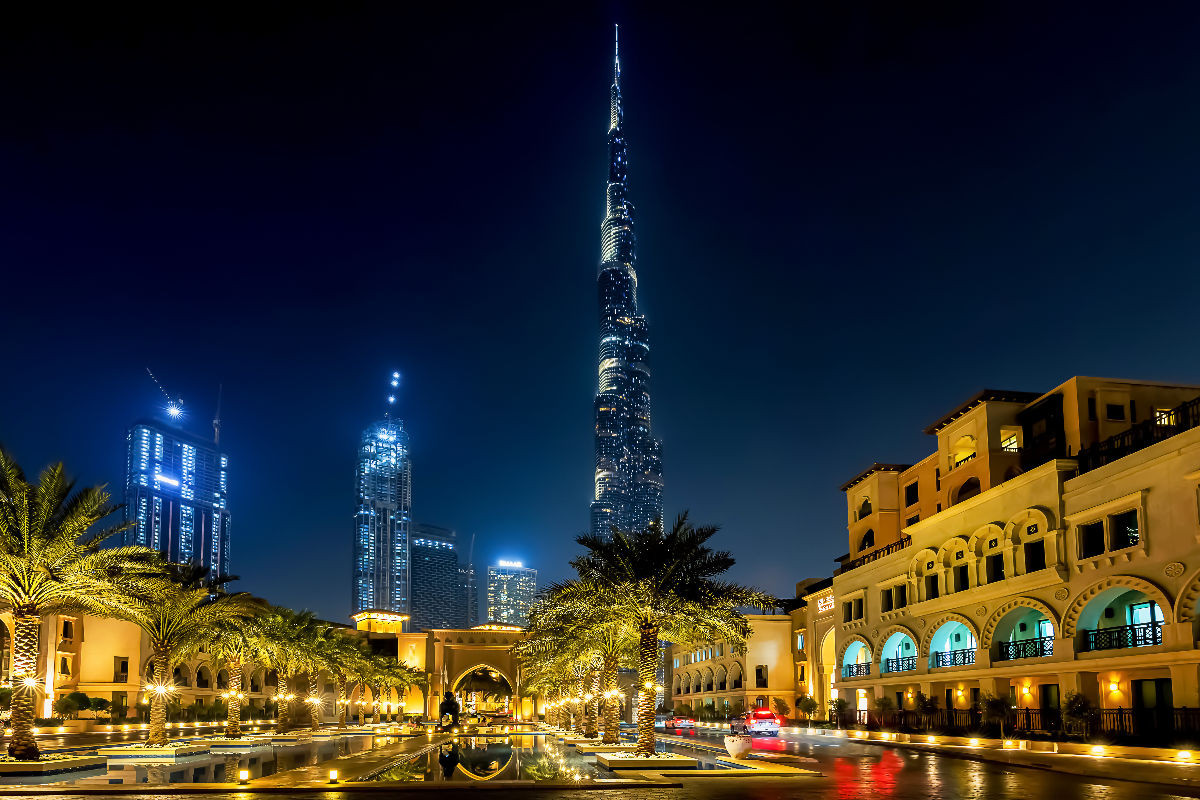 Burj Khalifa zur blauen Stunde - Dubai