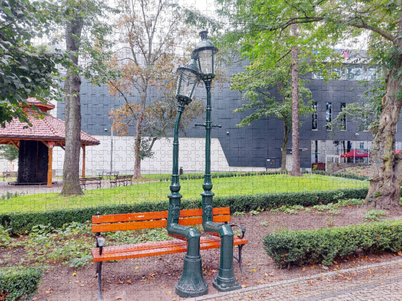 Bunzlau - Bolesławiec  Romantische Straßenlampen auf der Parkbank