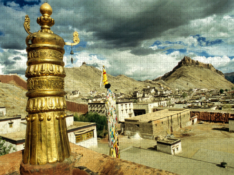 Blick vom Pelkor Chöde Kloster in Gyantse zum Sangzhu Zizong Castle