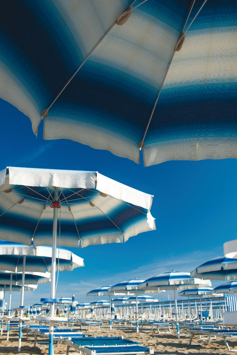 Rimini Sonnenschirme und Liegen am Strand