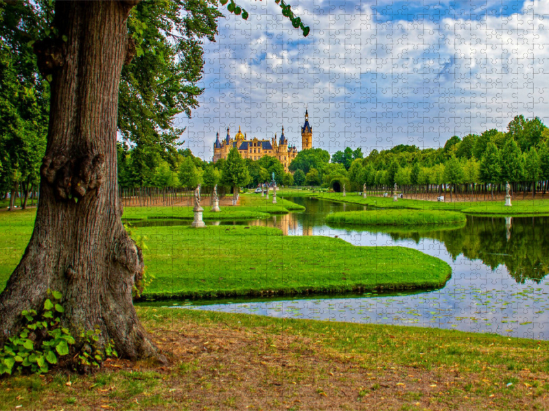 Schlossgarten mit barockem Kreuzkanal