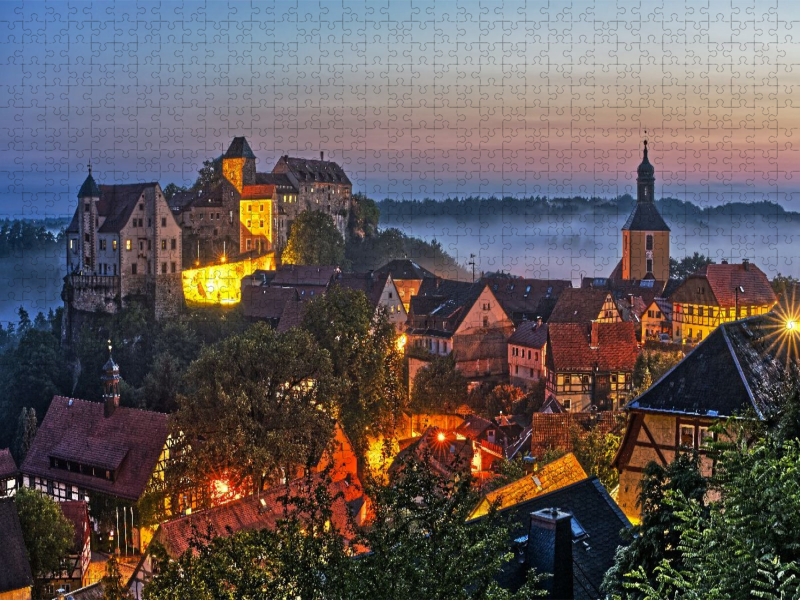 Ein Motiv aus dem Kalender Die Burg Hohnstein im Licht der vier Jahreszeiten
