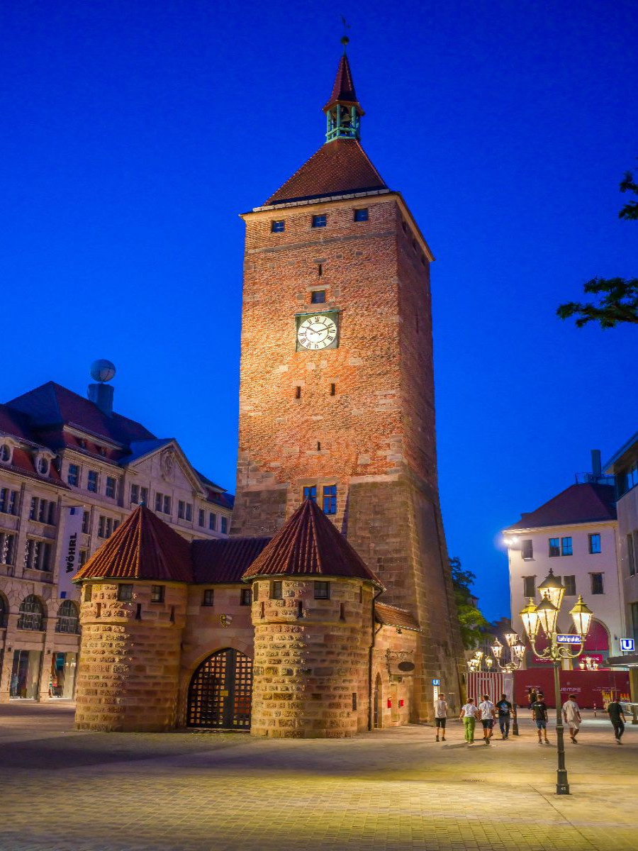 Nürnberg - Weißer Turm zur Blauen Stunde
