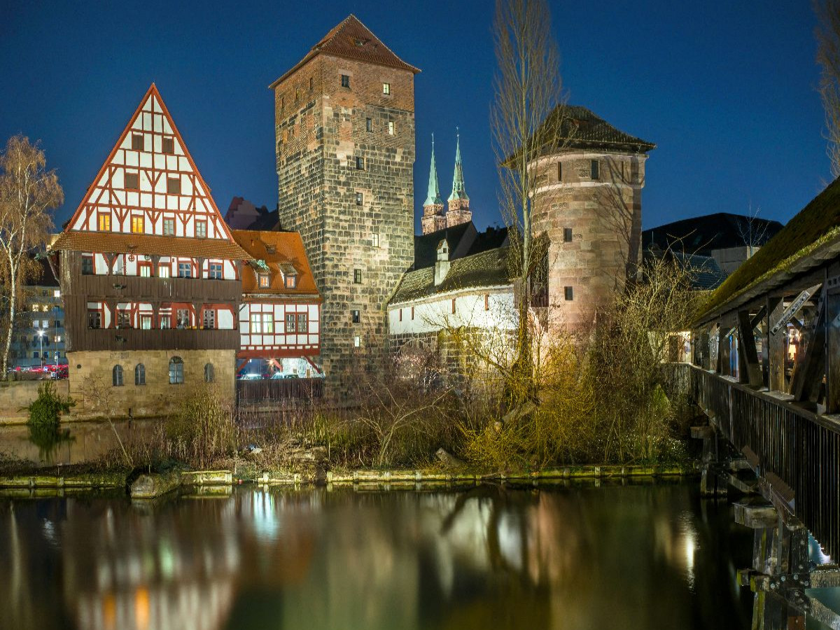Nürnbergs Altstadt bei Nacht