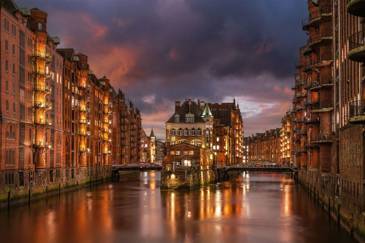 Ein Motiv aus dem Kalender Urbane Impressionen: Hansestadt Hamburg - Tor zur Welt
