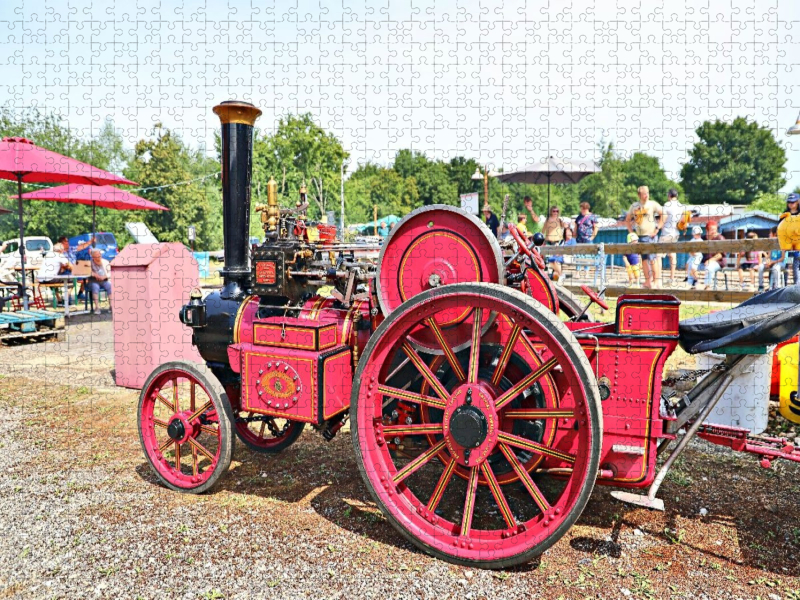Dampftraktor von Charles Burrel in rot