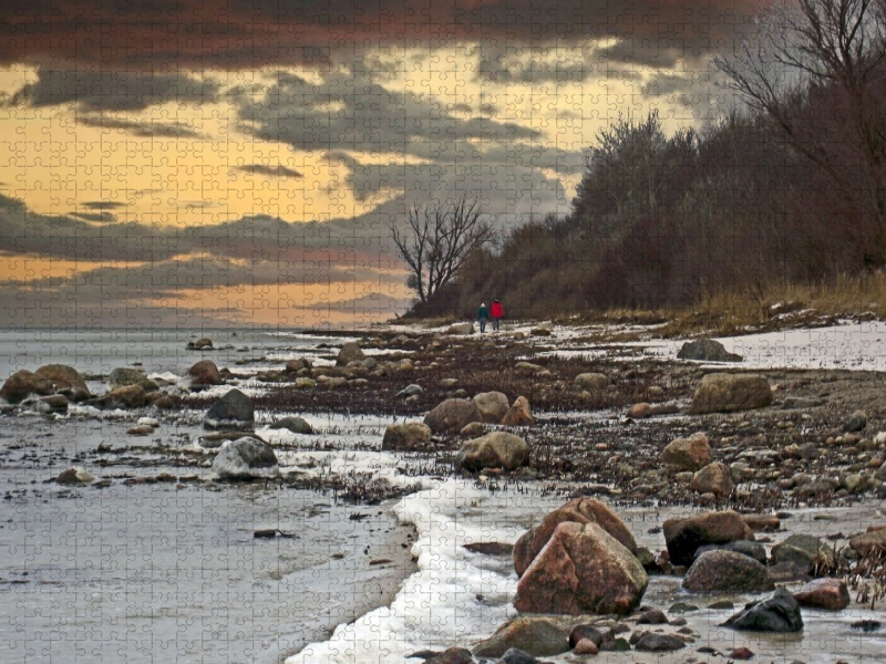 Strandwanderung durch das Eis und den Schnee an der Wismarer Bucht