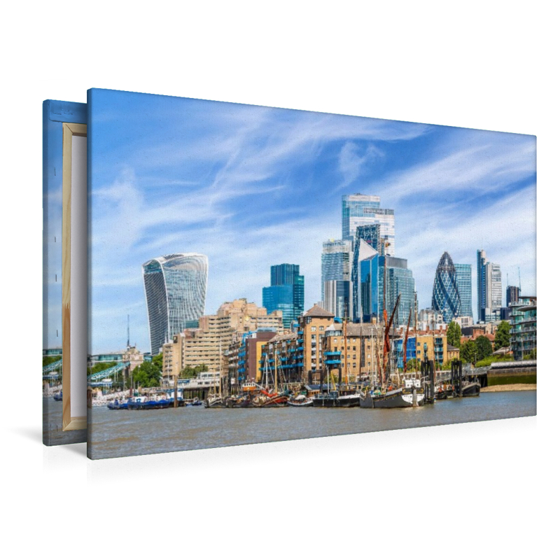 Moderne Skyline der City of London mit maritimem Flair