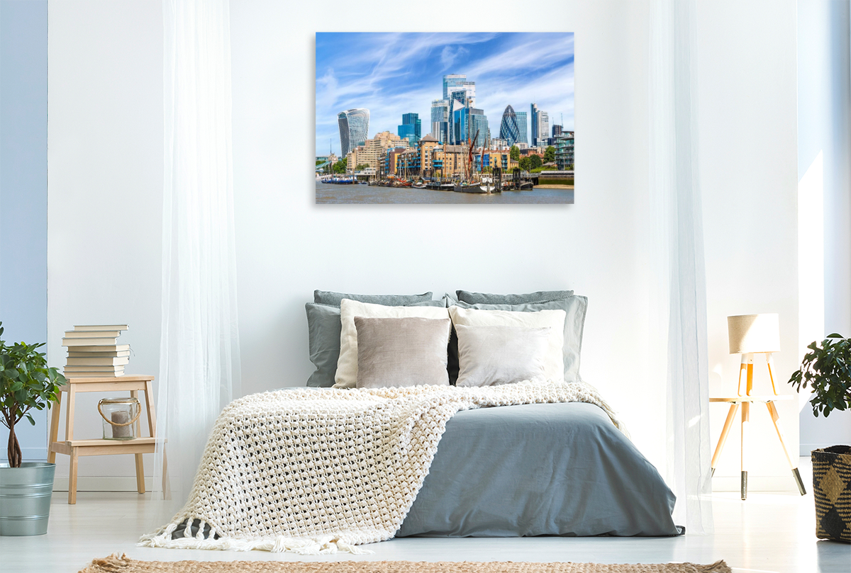 Moderne Skyline der City of London mit maritimem Flair