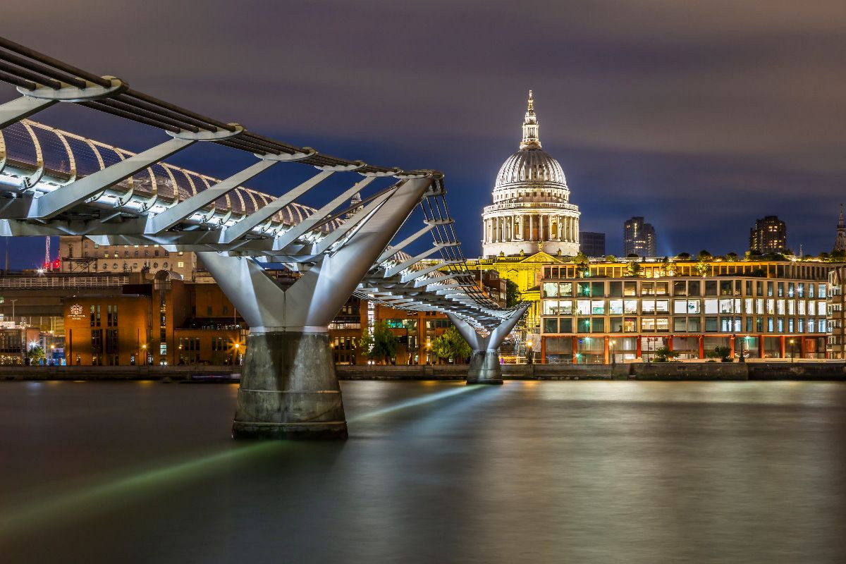 LONDON St. Paul’s im Lichterglanz