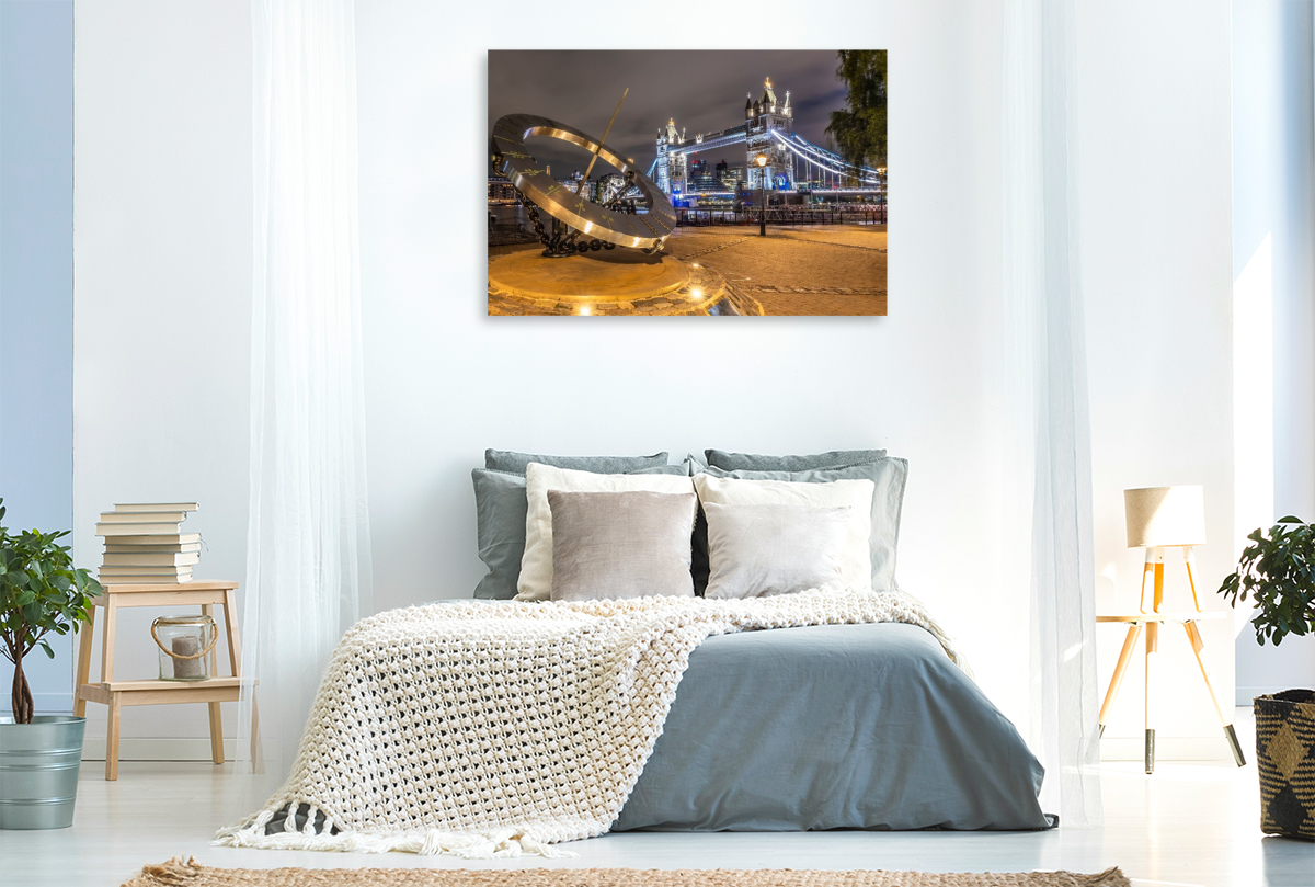 LONDON Tower Bridge im Lichterglanz