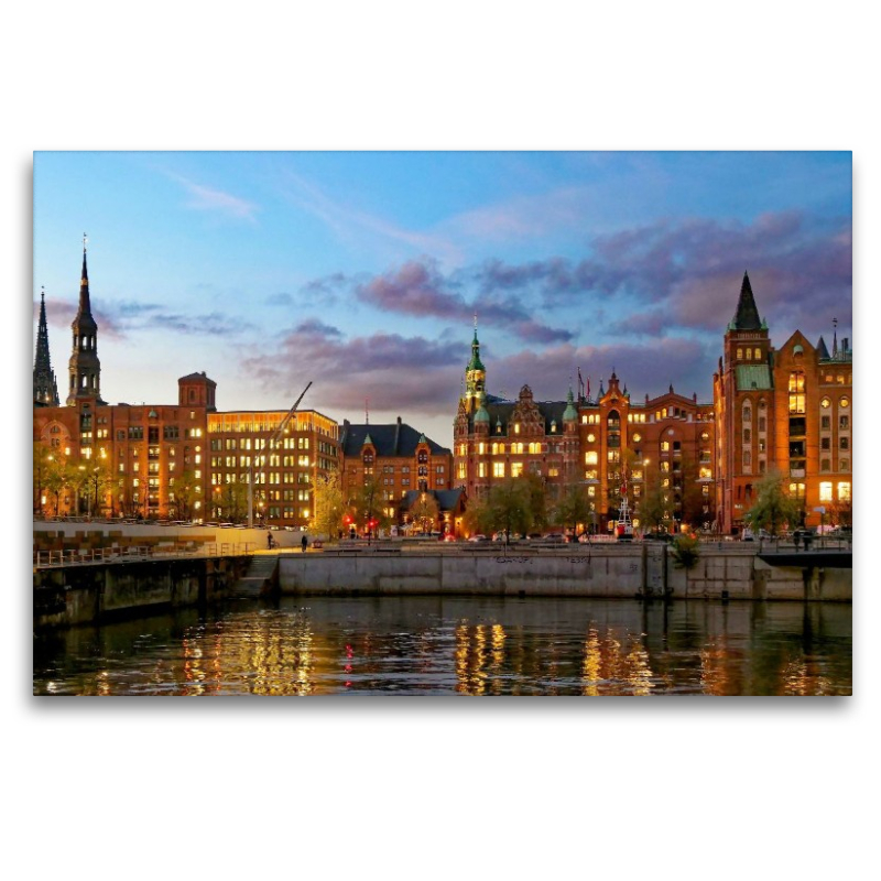 Abendlich beleuchtete Kontorhäuser über dem Brooktorhafen