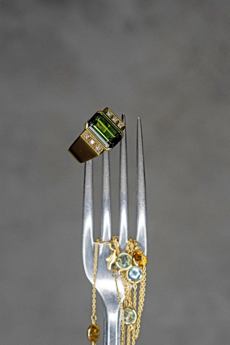 Turmalin mit Diamanten und Farbsteinkette