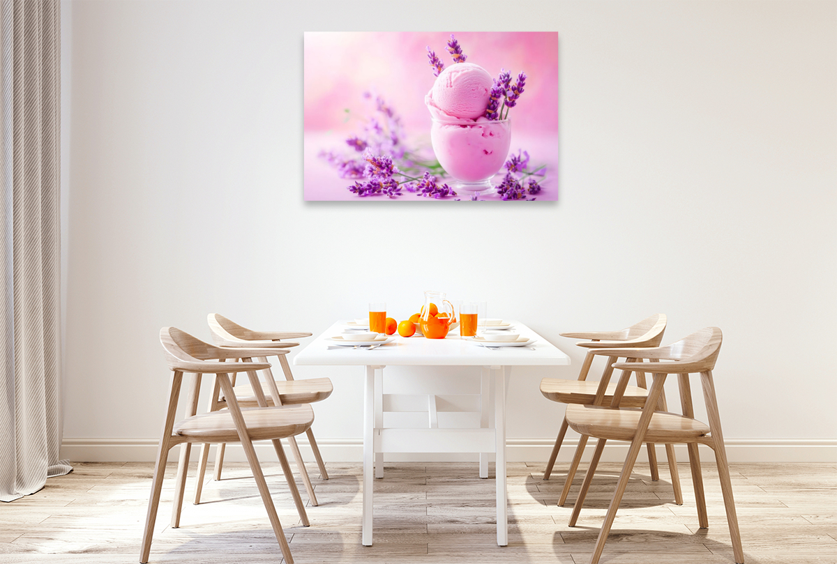 Lavendeleis mit Blüten auf Rosa Hintergrund