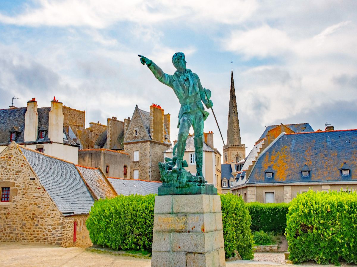 Statue Robert Surcouf, Saint Malo, Bretagne, Frankreich