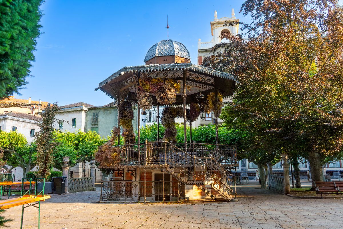 Pavillon vor dem Theater Principal