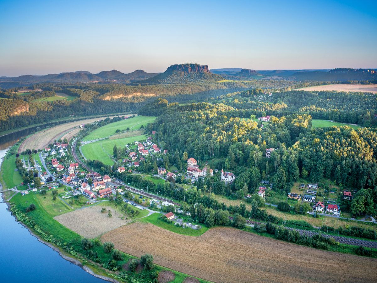 Blick von der Basteiaussicht auf Elbe und Lilienstein
