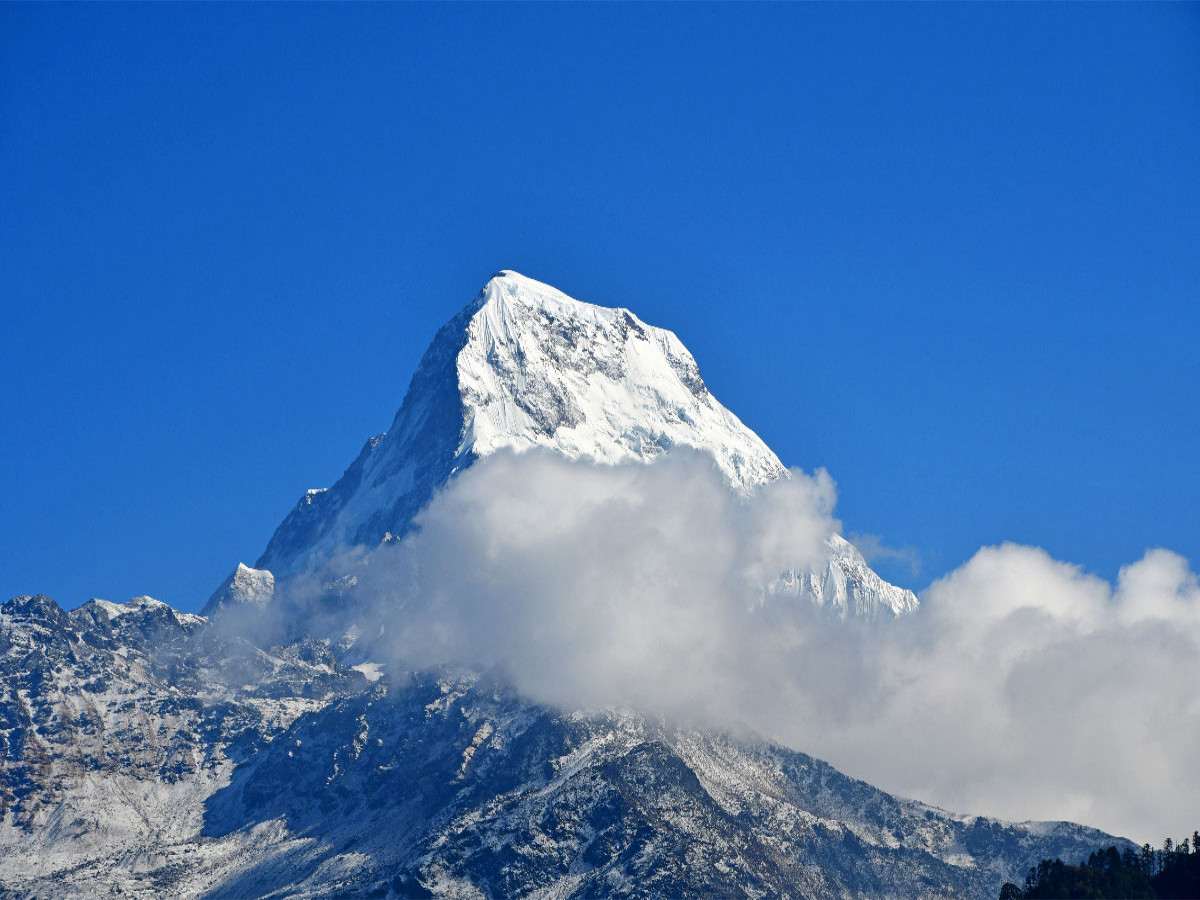 Der Annapurna South (7219 m) vom Himalayadorf Ghorepani (2870 m)