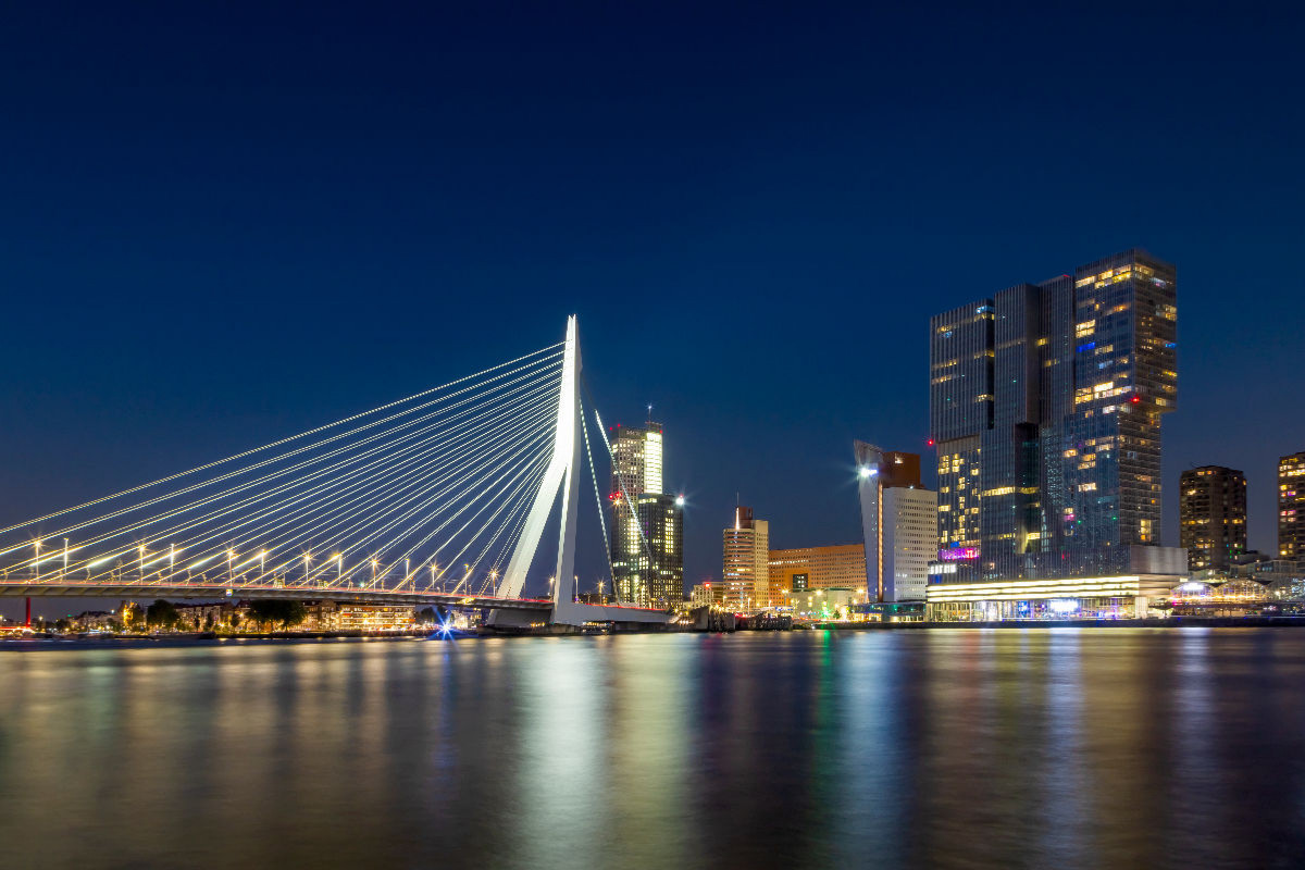 ROTTERDAM Erasmusbrücke bei Nacht