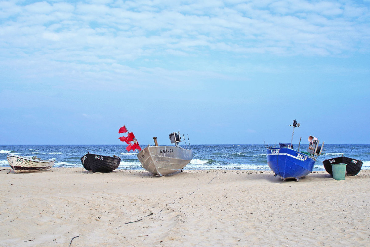 Fischerboote am Strand bei Baabe auf der Insel Rügen