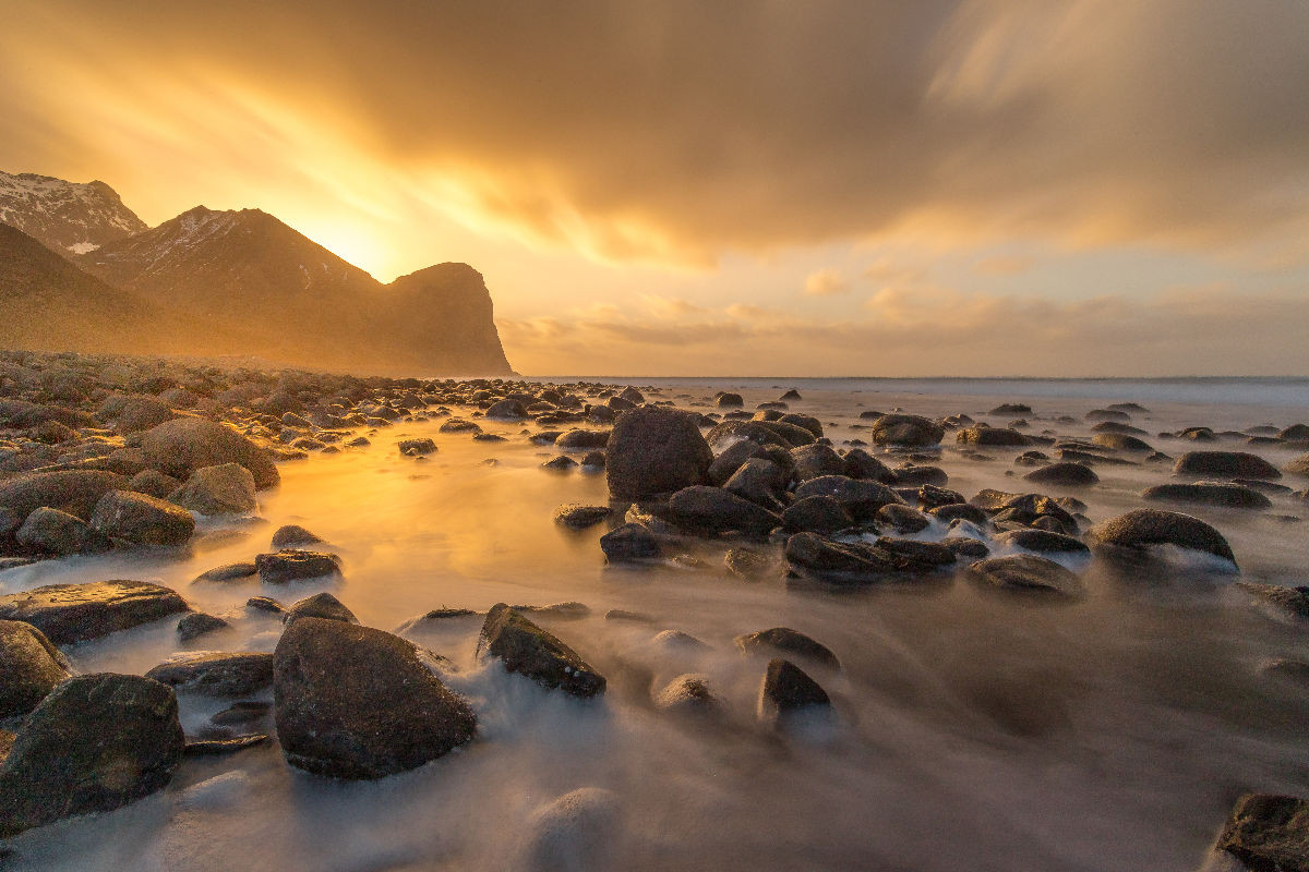 Sonnenuntergang am Unstad Strand auf den Lofoten