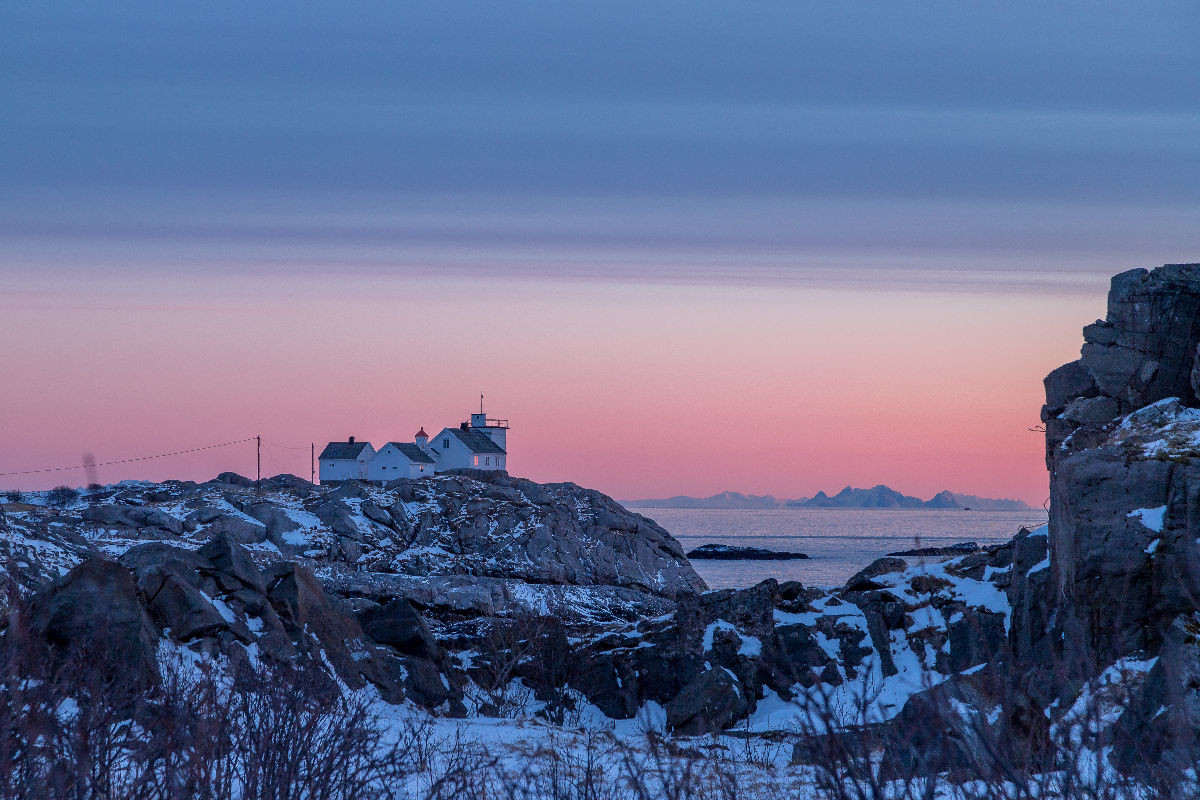 Leuchtturm von Henningsvær auf den Lofoten