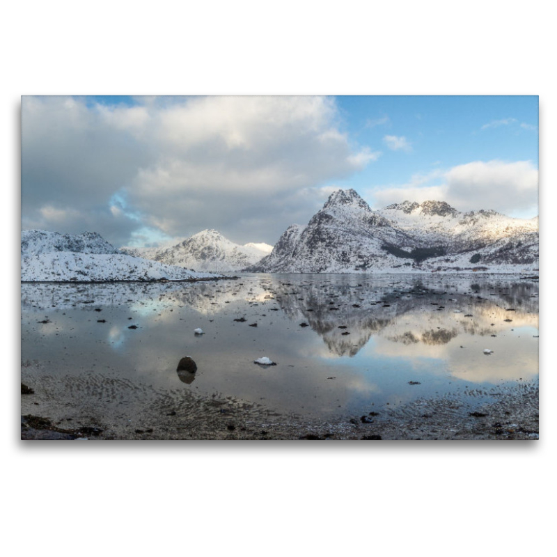 Winterliche Fjordlandschaft am Flakstadpollen auf den Lofoten