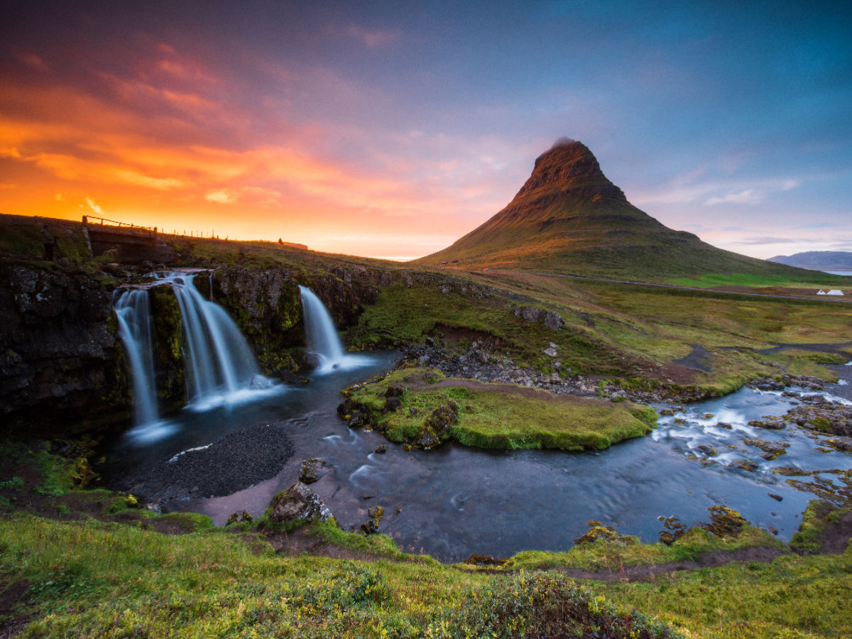 Kirkjufell Berg und Wasserfall