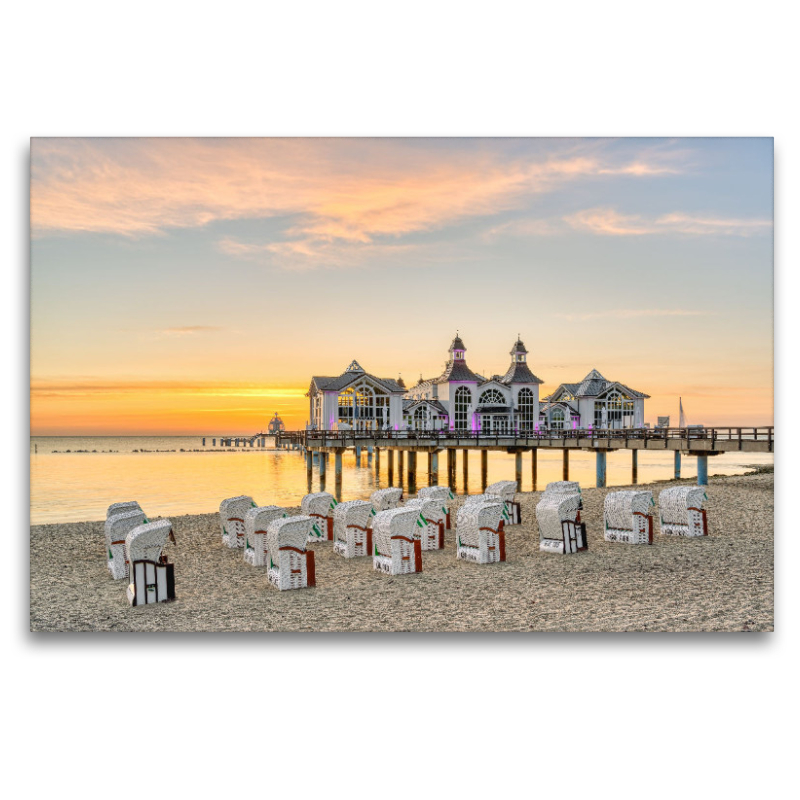 Seebrücke in Sellin auf Rügen bei Sonnenaufgang