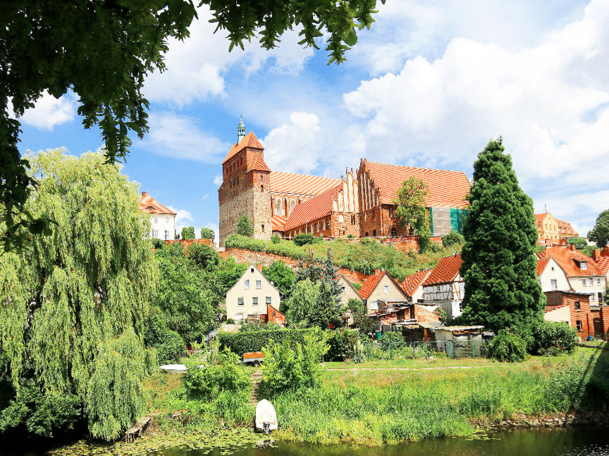 Havelberg, Blick über die Havel zum Dom St. Marien