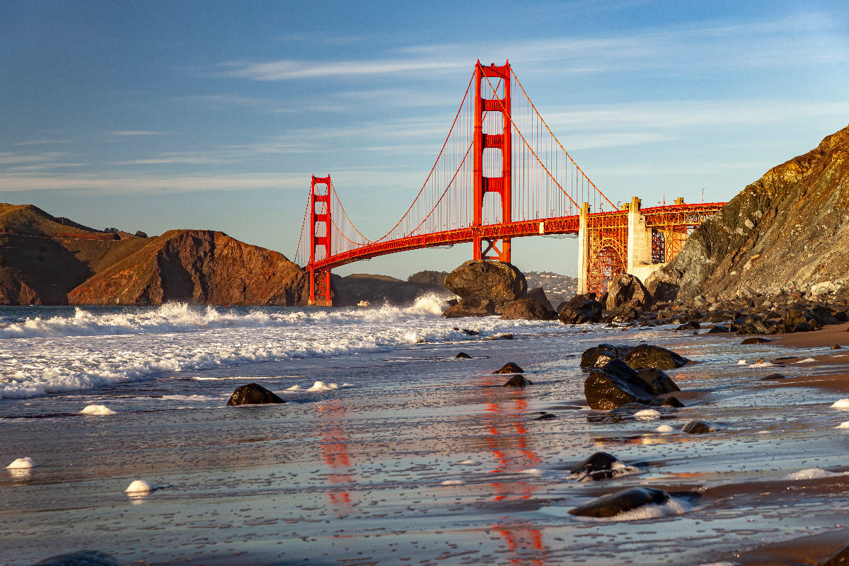 Die Golden Gate Brücke und Marshall Beach