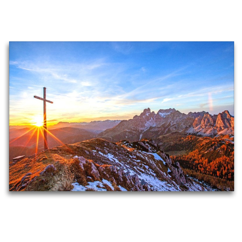 Gipfelkreuz im Sonnenlicht