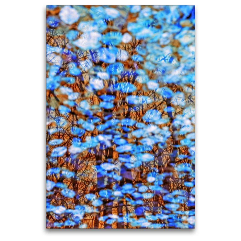 Blaues Flüstern auf goldener Haut