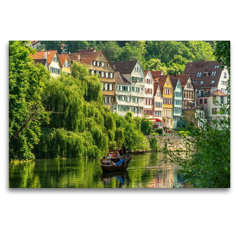 Stocherkahnfahrt vor der historischen Altstadt Tübingens