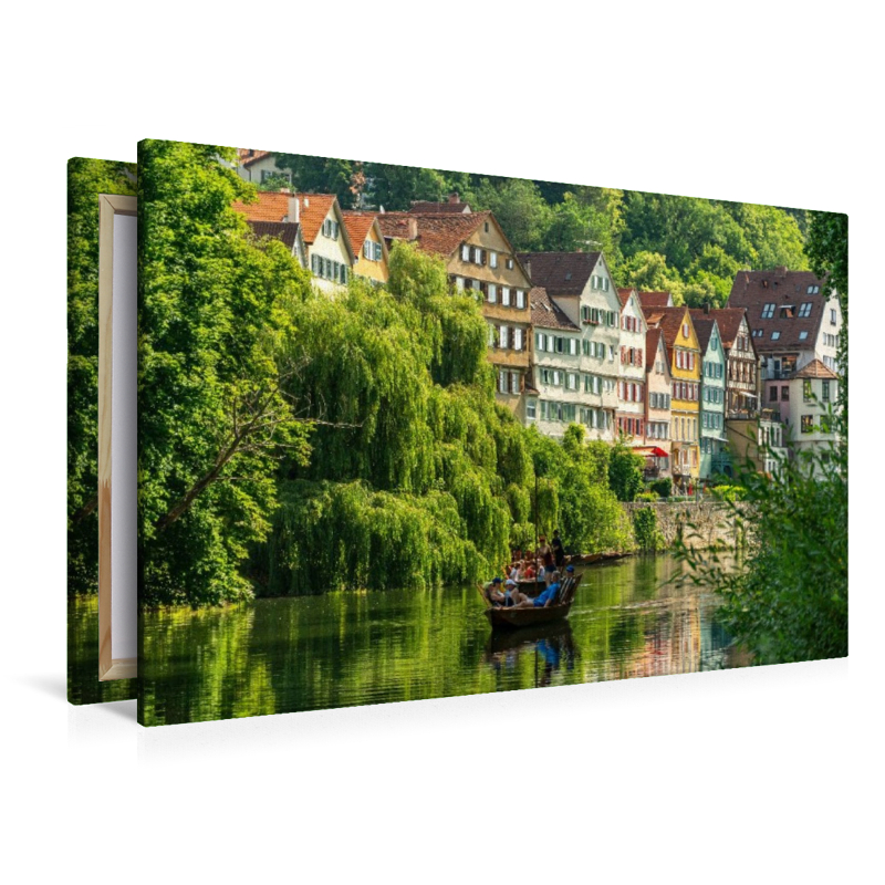 Stocherkahnfahrt vor der historischen Altstadt Tübingens