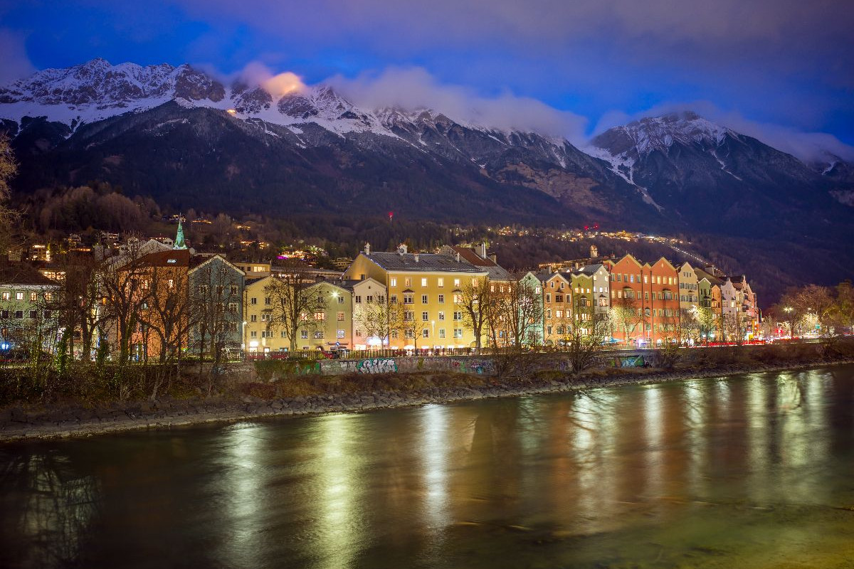 Innsbruck - Nächtlicher Blick über den Inn zur Nordkette